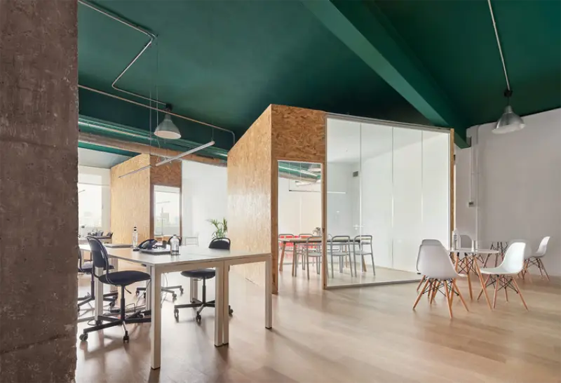 nterior de local comercial reformado y listo para su venta como activo de inversión en Barcelona