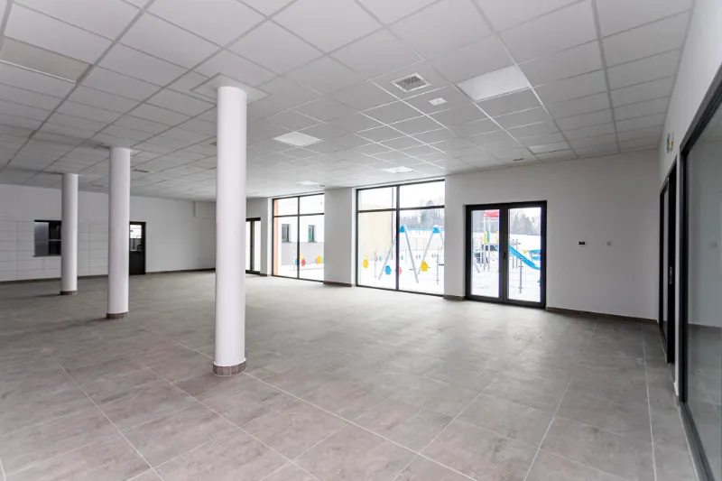 Interior local comercial alquilado en Barcelona orientado a inversión inmobiliaria