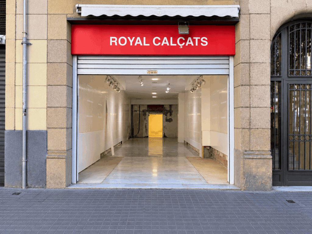 Local en alquiler a pocos metros de Plaça Universitat